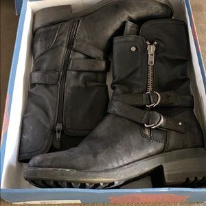 Black boots size 8.5